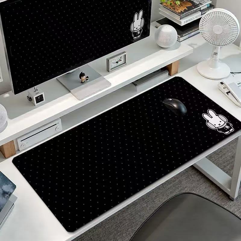 Gaming Keyboard Nearby - Urocza duża podkładka pod mysz z